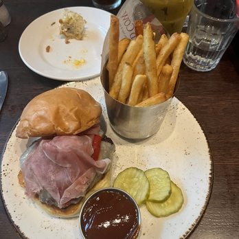 Red Cow North Loop - Barcelona burger - New American Near Me - Minneapolis, Minnesota