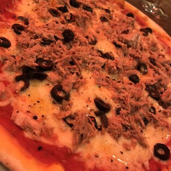 La Regina - Tuna pizza - Pizza Near Me - London, XGL La Regina - Tuna pizza - Pizza Near Me - London, XGL