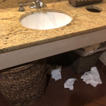 Olive Garden Italian Restaurant - Dirty bathrooms - Italian Near Me - Buford, Georgia