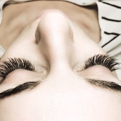 Whiplash Eyelash Extensions - Beautiful lashes for a beautiful bride to be.