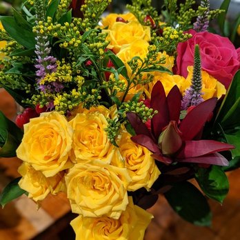 Wegmans - Fresh, beautiful flowers and bouquets available for purchase. - Grocery Near Me - Williamsville, New York