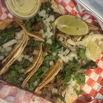 Taqueria El Pillo - 5 carne asada street tacos Onion , cilantro, grilled onion, jalapeño, and salsa  verde - Food Trucks Near Me - Katy, Texas