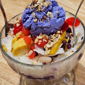 Max's Restaurant - Halo-halo - Filipino Near Me - Bakersfield, California Max's Restaurant - Halo-halo - Filipino Near Me - Bakersfield, California