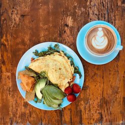 Pili's Cafe - Omelette & cafe latte