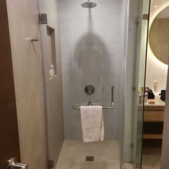 Aureo La Union - Room 1053 Shower - Hotels & Travel Near Me