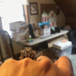 Elie Jewelers - Side view
