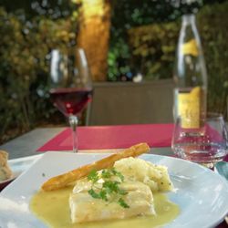 Villa mon rêve - Filet de bar vapeur, beurre blanc tradition Ecrasé de pomme de terre