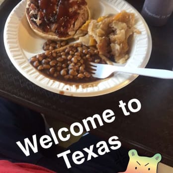 Outlaws Bbq - Pulled pork, baked beans, peach cobbler. - Barbeque Near Me - Mount Pleasant, Texas