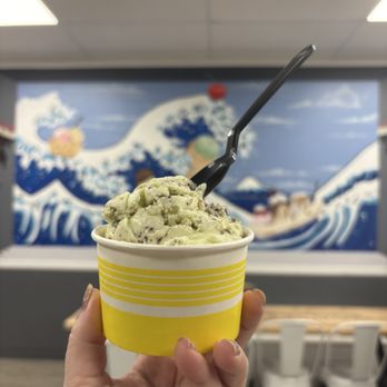 Sundae Scoop - Scoop of mint fudge ice cream - Ice Cream & Frozen Yogurt Near Me - Virginia Beach, Virginia Sundae Scoop - Scoop of mint fudge ice cream - Ice Cream & Frozen Yogurt Near Me - Virginia Beach, Virginia