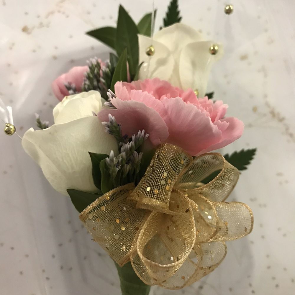 Flower Stop - Custom pin-on corsage - Florists Near Me - Xenia, Ohio Flower Stop - Custom pin-on corsage - Florists Near Me - Xenia, Ohio