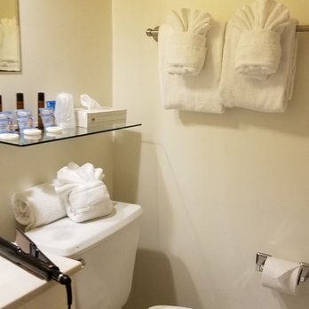 Authors Guest House - Small Bathroom - Thornton Wilder room - Hotels Near Me - Key West, Florida Authors Guest House - Small Bathroom - Thornton Wilder room - Hotels Near Me - Key West, Florida