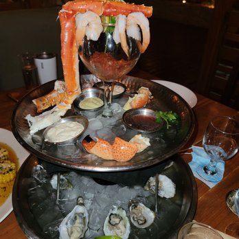 Fred's - The Seafood Tower - Mexican Near Me - Cancún, ROO