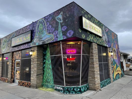 Looking Glass Smoke Shop and Gallery