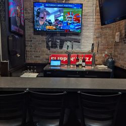 Flippin' Pizza - The new bar