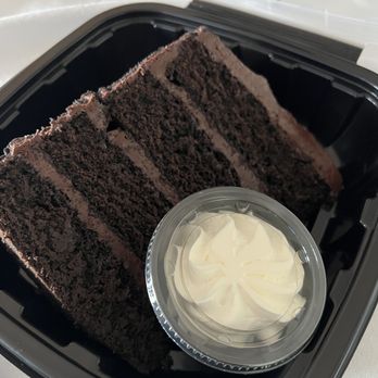 Hot Tuna - Chocolate cake dessert - Bars Near Me - Virginia Beach, Virginia Hot Tuna - Chocolate cake dessert - Bars Near Me - Virginia Beach, Virginia