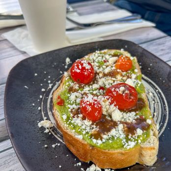 Bluetree Cafe - Kaka'ako - Avocado Smash - Coffee & Tea Near Me - Honolulu, Hawaii