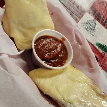 Dina Mia Pizza - Garilc Cheese Bread.....soooo cheesey! - Pizza Near Me - Rhinelander, Wisconsin