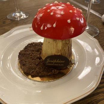 Restaurant Joséphine - Blueberry cream "mushroom" - French Near Me - Chamonix-Mont-Blanc, 74 Restaurant Joséphine - Blueberry cream "mushroom" - French Near Me - Chamonix-Mont-Blanc, 74
