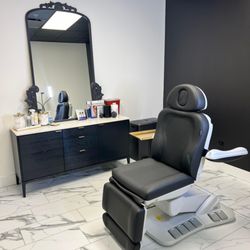 Glam and Glo Medical Aesthetics Lounge - Offering Botox, Fillers, Microneedling & Advanced Anti-Aging Solutions in across the Mississippi Gulf Coast.