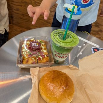 Harbour Kafe - Roast pork bun, lap cheurng focaccia, iced matcha chrysanthemum tea - Cafes Near Me - Brooklyn, New York