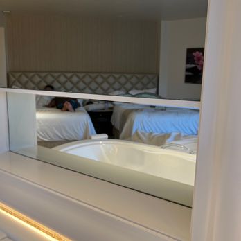 Moon Palace Cancun - Mirror in the room with glass stain - Resorts Near Me - Cancún, ROO Moon Palace Cancun - Mirror in the room with glass stain - Resorts Near Me - Cancún, ROO