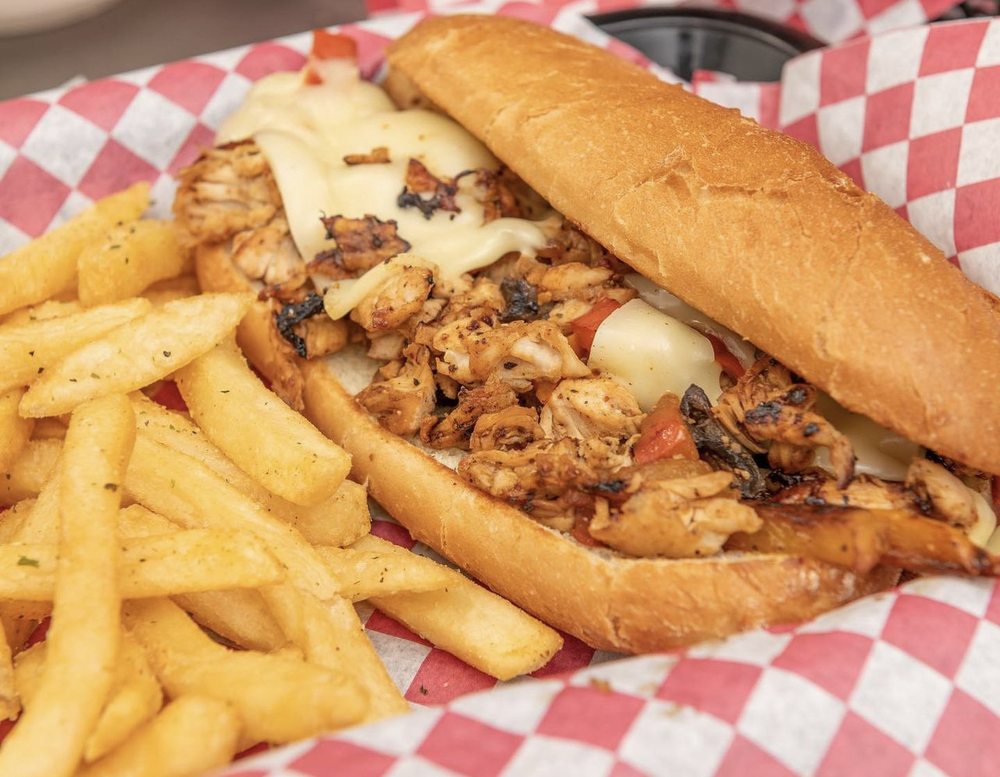 Social spots from Ree's Bar And Grill - Tres Place