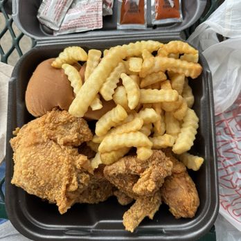 Blakely Chicken - Four piece box with fries - Chicken Shop Near Me - Blakely, Georgia Blakely Chicken - Four piece box with fries - Chicken Shop Near Me - Blakely, Georgia
