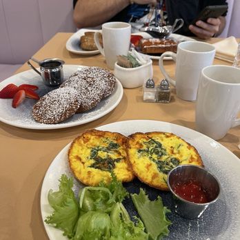 Iris Hotel Boston - Breakfast at the Petal restaurant - Hotels Near Me - Brookline, Massachusetts