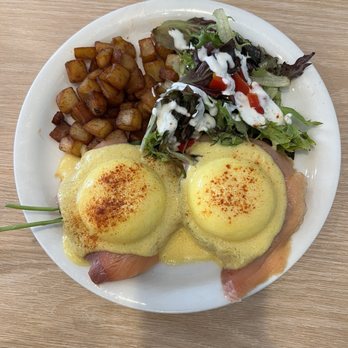 Aloha Kitchen - Eggs Benedict with salmon. - Breakfast & Brunch Near Me - Honolulu, Hawaii