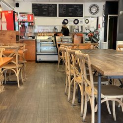 Sandwich De Paris - Great restaurant for Sandwiches and soup that are very delicious. Very clean and service is great.