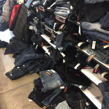 Old Navy - My first visit to this Old Navy.  Good luck finding anything that you need. - Men's Clothing Near Me - Columbus, Ohio