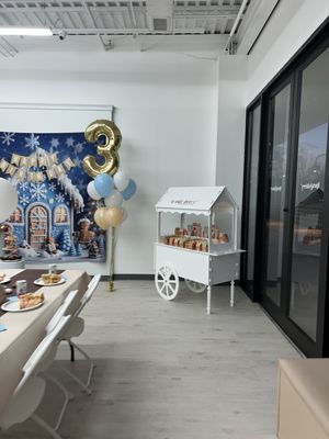 Huckleberry Play by null