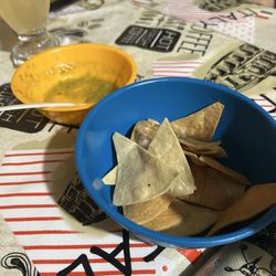 Checo's - chips and salsa