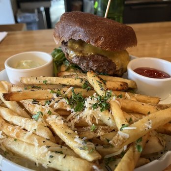 Cru Cellars - Hamburger - Wine Bars Near Me - Tampa, Florida