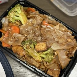 Thai Dishes - Pad 53. Pad See You Noodle