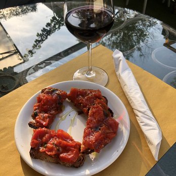 Litro - This is the best bruschetta ever!! The tomatoes where vines-ripened and bursting with real flavor. Amazing!! - Bars Near Me - Roma, AG