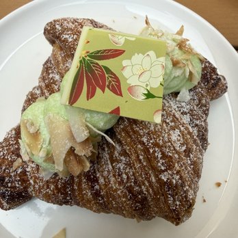 Diane’s Place - Pavlova - Cafes Near Me - Minneapolis, Minnesota