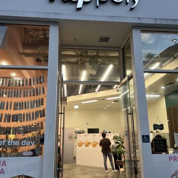 Flippoly - Outside Look - Coffee & Tea Near Me - Buena Park, California