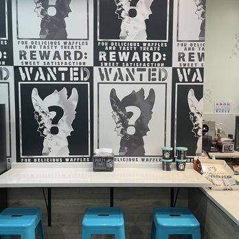 The Dolly Llama - Bar area inside - Waffles Near Me - Winter Garden, Florida