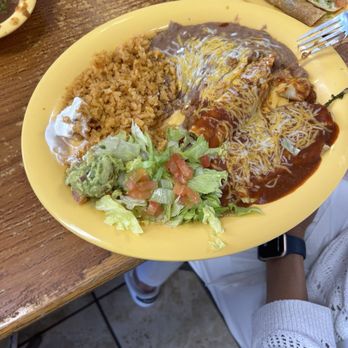 Mi Casita Restaurant - Combination Plate with red chile . - Mexican Near Me - Roswell, New Mexico Mi Casita Restaurant - Combination Plate with red chile . - Mexican Near Me - Roswell, New Mexico