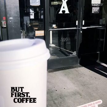 Alfred Coffee - Large vanilla latte - Coffee & Tea Near Me - Beverly Hills, California Alfred Coffee - Large vanilla latte - Coffee & Tea Near Me - Beverly Hills, California