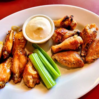 Me-n-Ed's Pizzeria - Wings $17.60 per dozen ~ 可免費選兩種口味各半打 - Pizza Near Me - Burnaby, British Columbia Me-n-Ed's Pizzeria - Wings $17.60 per dozen ~ 可免費選兩種口味各半打 - Pizza Near Me - Burnaby, British Columbia