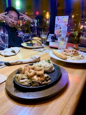 Applebee's Grill + Bar by null
