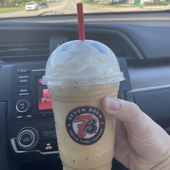 7 Brew Coffee - Cinnamon Roll Frozen Chiller - Coffee & Tea Near Me - Grand Blanc, Michigan