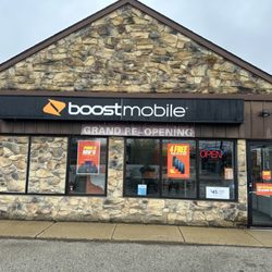 Boost Mobile - 2229 MacDade Blvd Holmes PA 19043