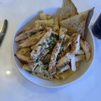 Luna - Garlic+Parmesan Cream with chicken - Tacos Near Me - Bakersfield, California Luna - Garlic+Parmesan Cream with chicken - Tacos Near Me - Bakersfield, California