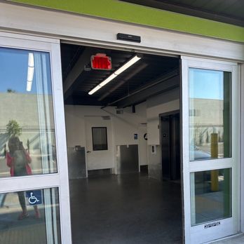 Extra Space Storage - Doors left open all weekend after another robbery - Self Storage Near Me - Lake Balboa, California