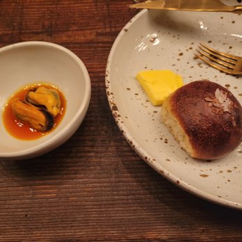 Antica Terra - Dill bread, smoked oysters - Wineries Near Me - Amity, Oregon
