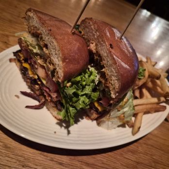 Earls Kitchen + Bar - Other side of deluxe burger - Canadian (New) Near Me - Port Coquitlam, British Columbia