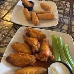 bone in wings & mozzarella sticks